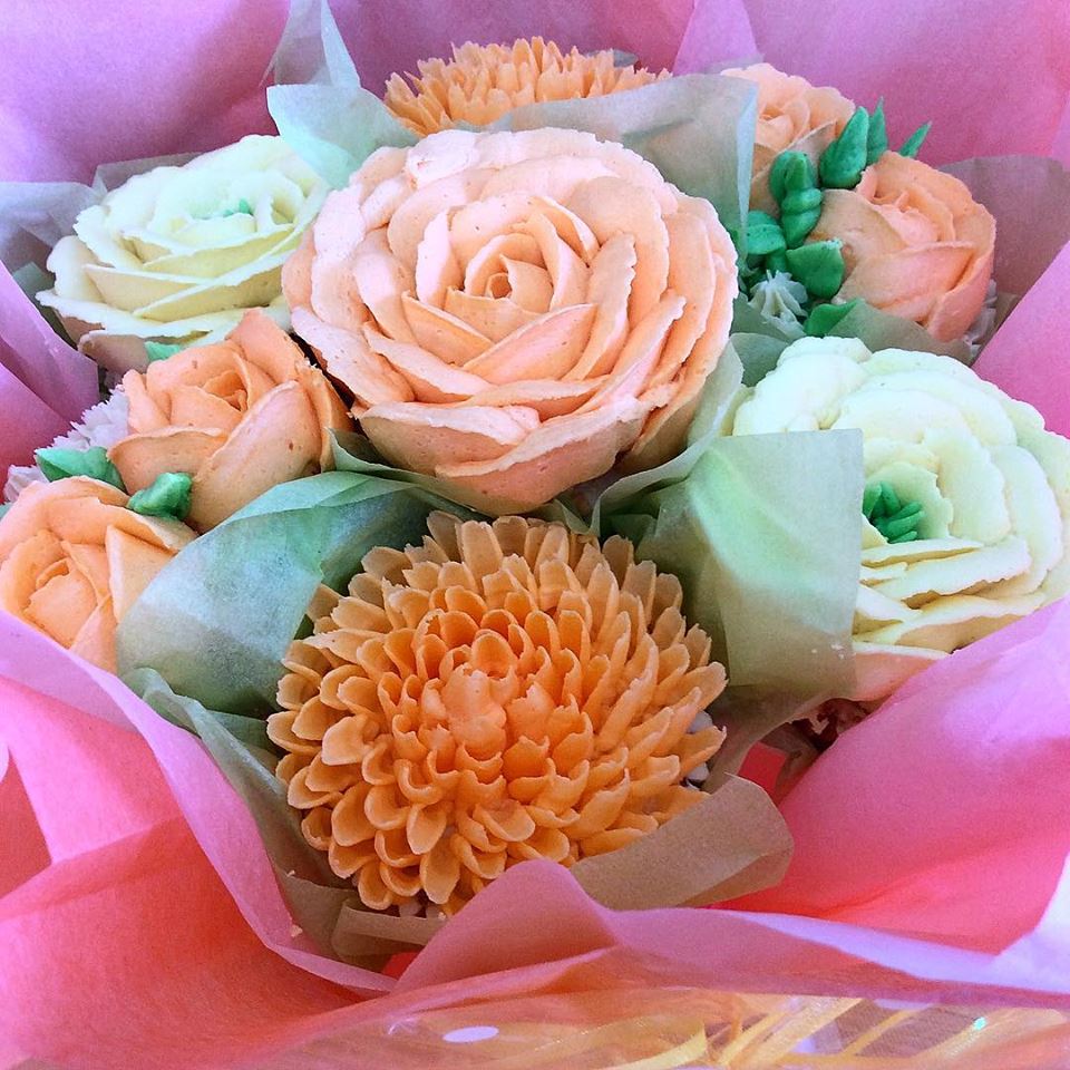 Peaches and Cream Cupcake Bouquet